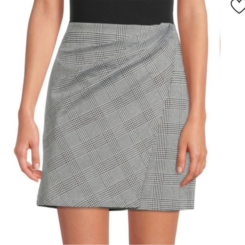 Max Studio-Black & White Checked Faux Wrap Mini Skirt. Size: small